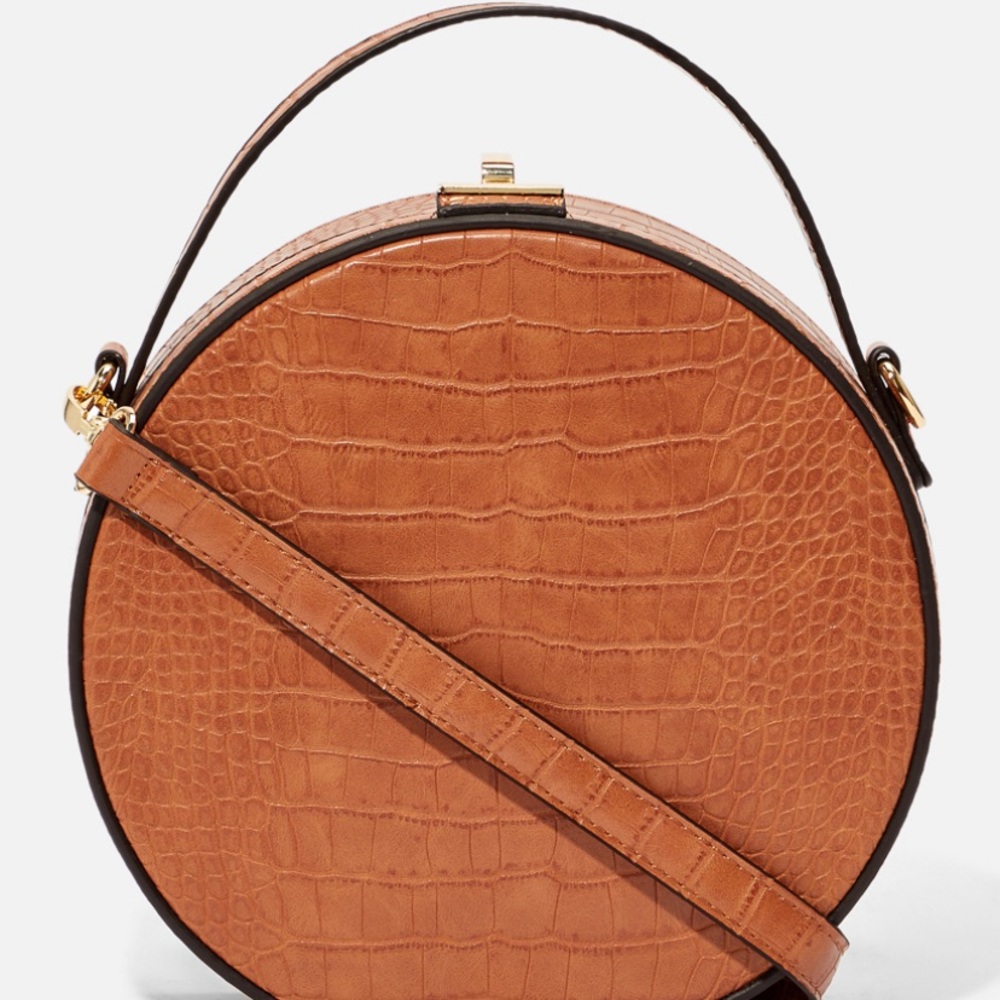 🛍ONLY 1 & ITS SO POSH THE CIRCLE BAG LIKE HAT BOX